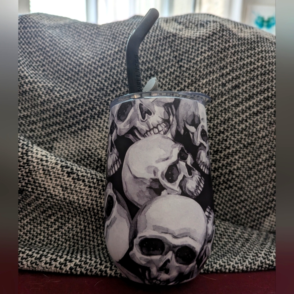 Skull wine tumbler with straw